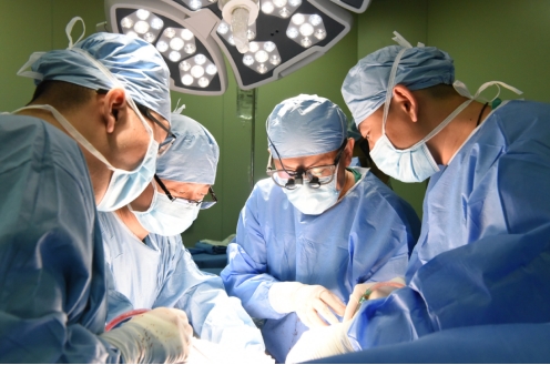 哈医大二院再一次成功完成肝移植和肾移植手术三位患者重获新生 哈尔滨医科大学